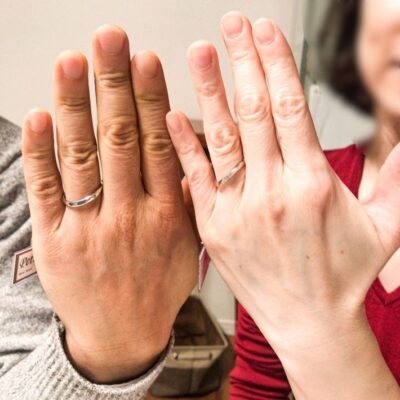 ご成婚会員カップルの手の結婚指輪 画像